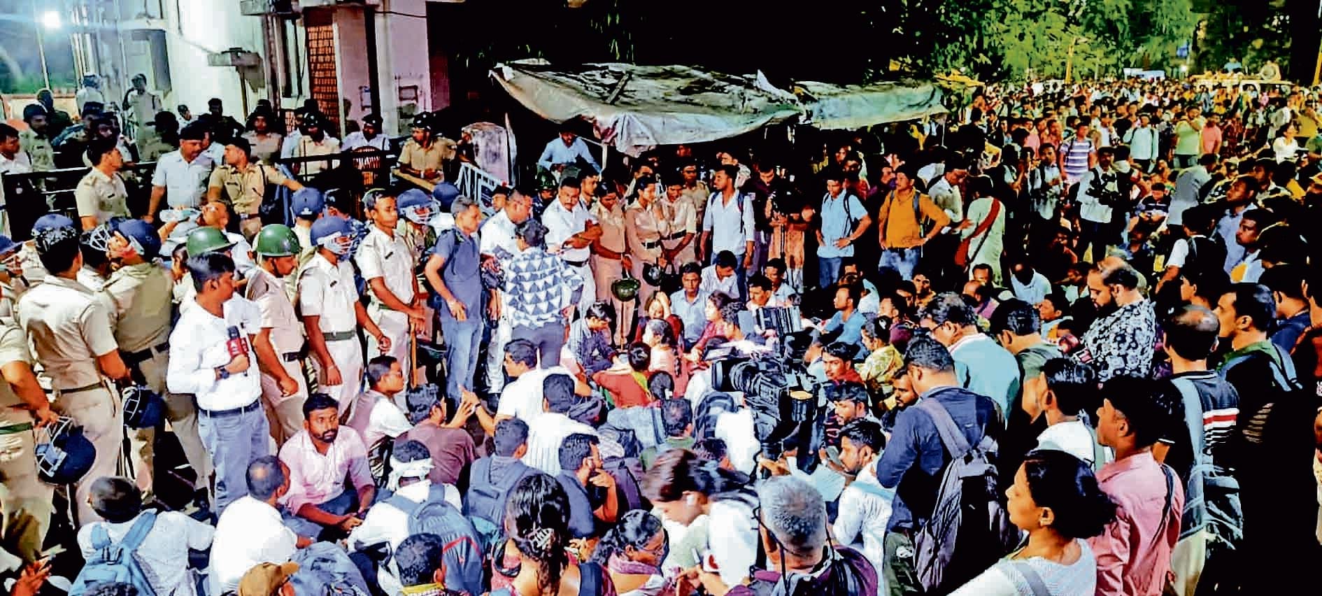 सूची जारी नहीं होने तक एसएससी कार्यालय के पास ही डटे रहेंगे अभ्यर्थी