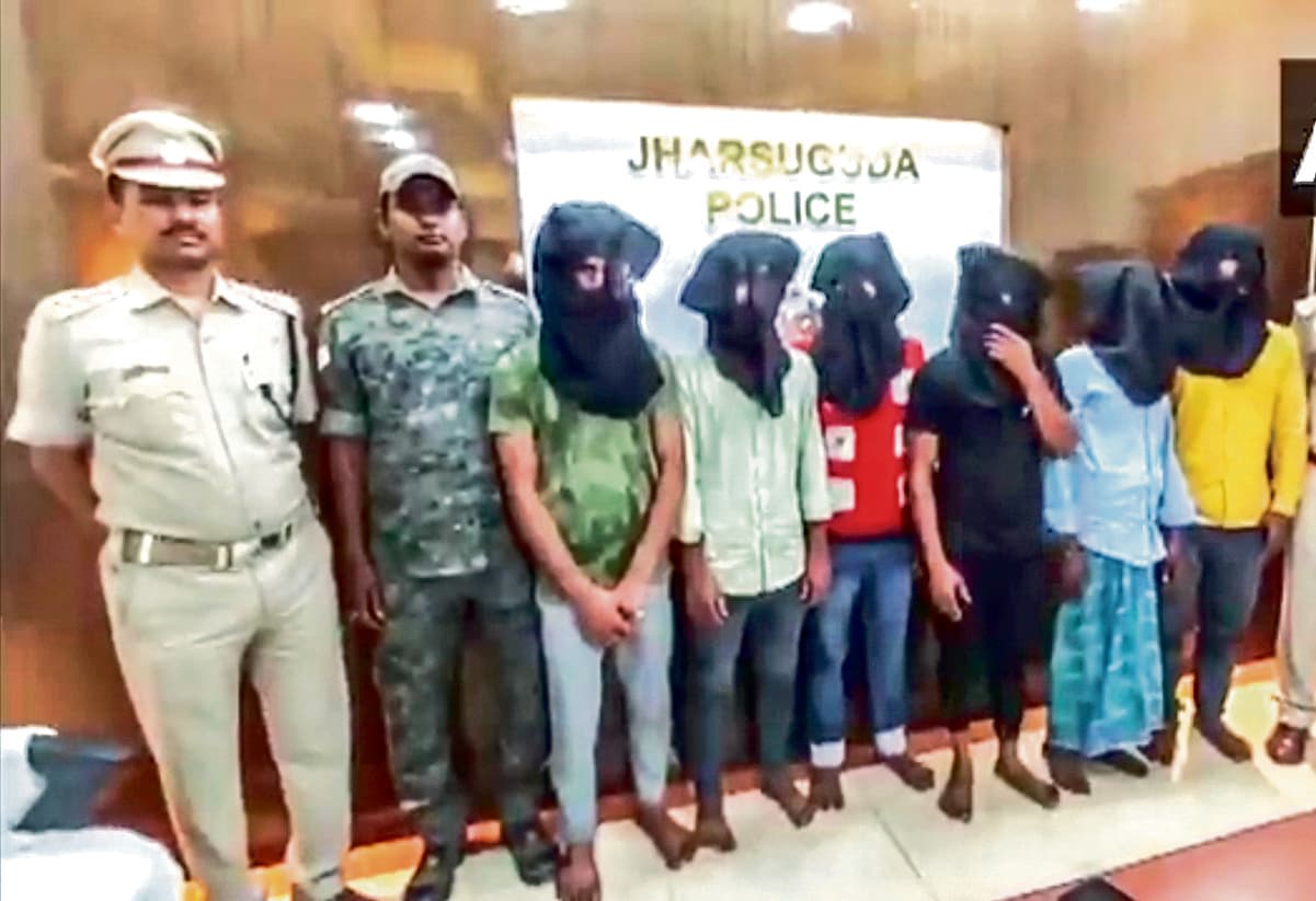 Jharsuguda News: मुर्शिदाबाद कांड में हत्या के दो आरोपी समेत आठ को पुलिस ने दबोचा Jharsuguda News: मुर्शिदाबाद कांड में हत्या के दो आरोपी समेत आठ को पुलिस ने दबोचा