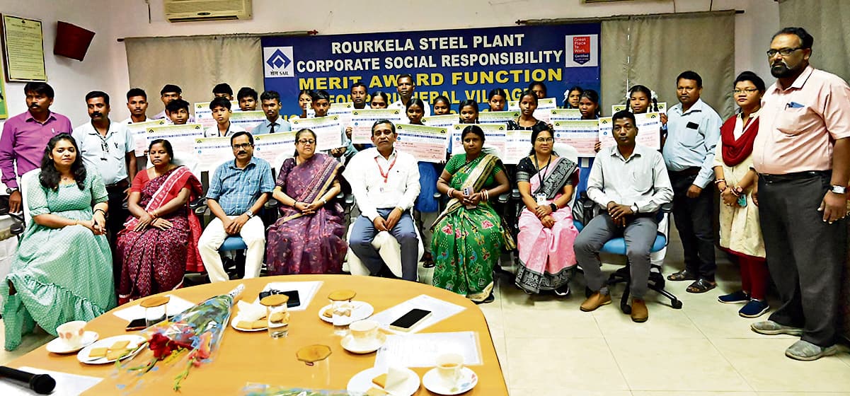 Rourkela News: आरएसपी ने ग्रामीण क्षेत्र के 566 छात्रों को 11.38 लाख रुपये दी छात्रवृत्ति