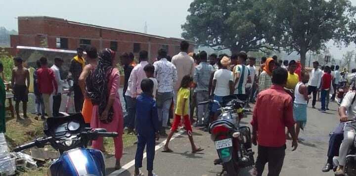 Bokaro News: दहेज का समान लेकर लौट रहा वाहन पलटा, ड्राइवर व खलासी बाल-बाल बचे