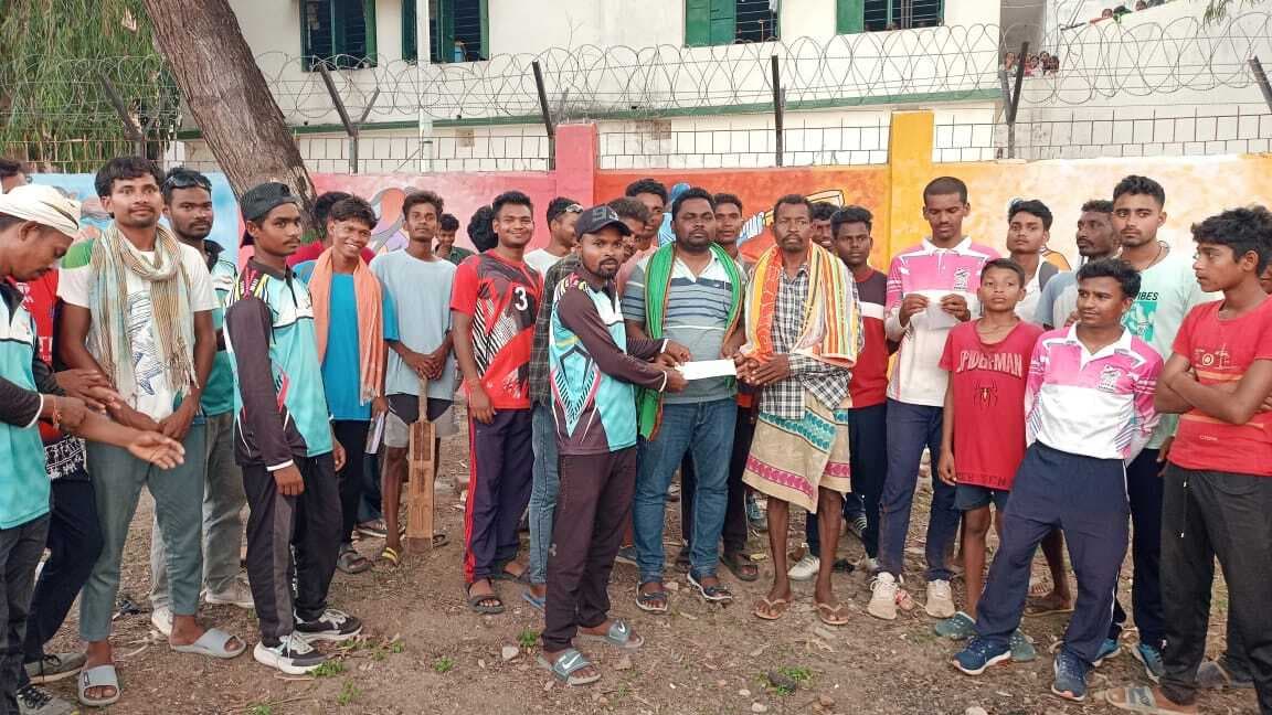 Chaibasa News : मंगल इलेवन को हरा भरभरिया की टीम बनी विजेता