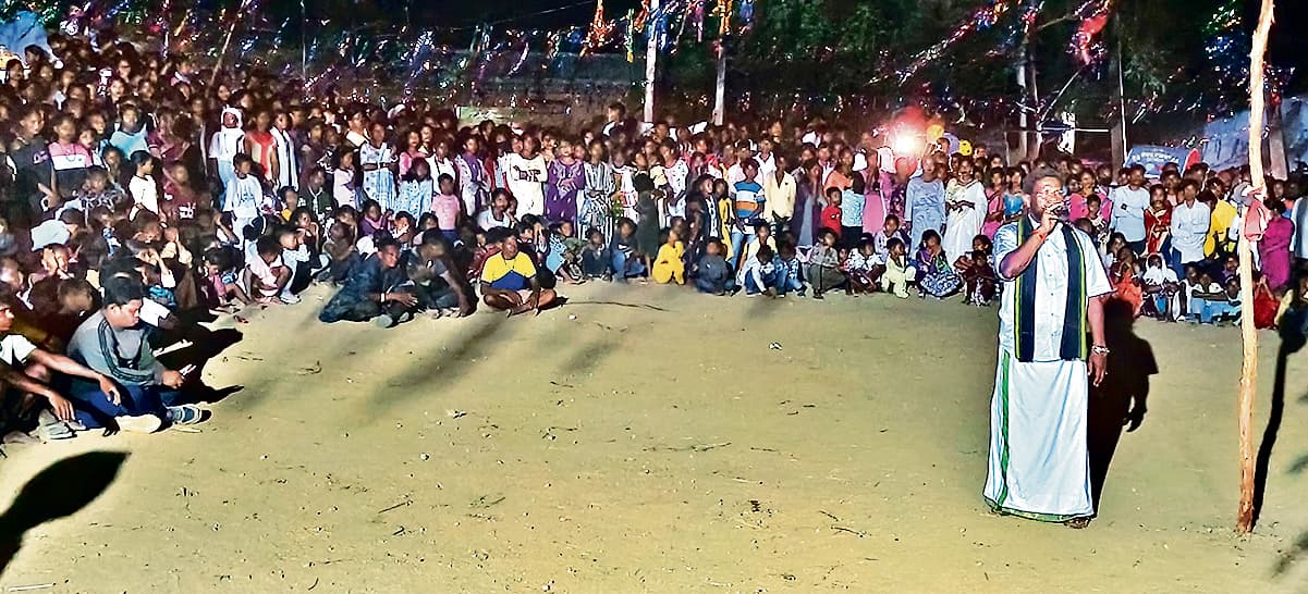 seraikela kharsawan news: 1600 मी दौड़  में बालिका में बासंती व बालक में सोमाय बने विजेता