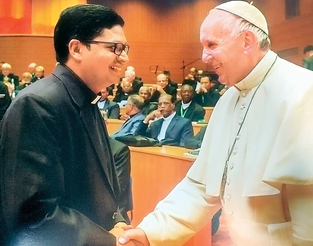 ranchi news : महल छोड़ एक साधारण गेस्ट हाउस में रहते थे पोप फ्रांसिस : फादर अजीत खेस