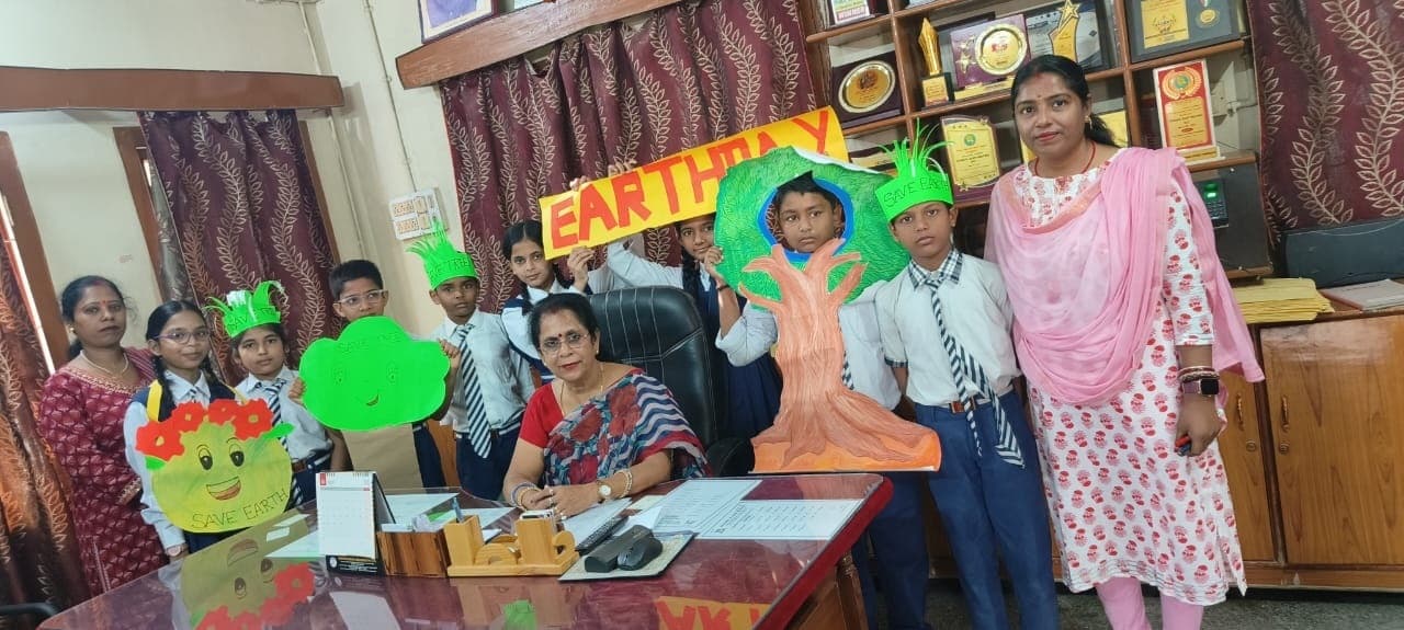 Motihari: पर्यावरण संरक्षण को बढ़ावा देने की दिशा में कार्य करना हीं पृथ्वी दिवस की सार्थकता : प्राचार्य