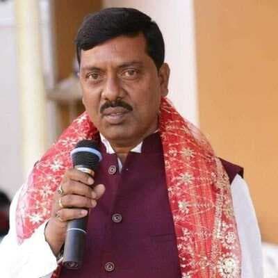 समिति गठित करने को लेकर आयुक्त से मिले विधायक