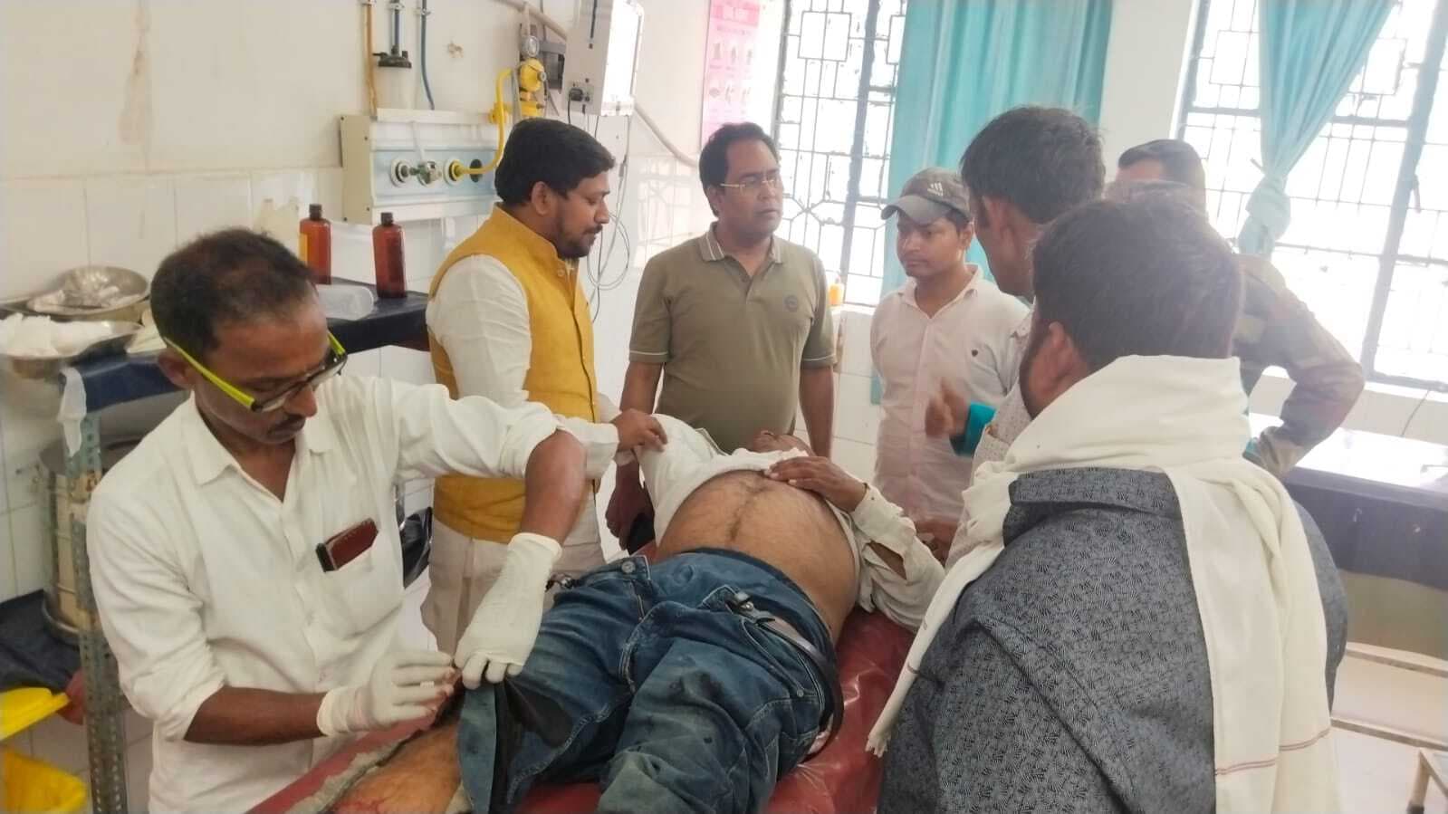 झपकी आने पर पिकअप से टकरायी बाइक, युवक घायल