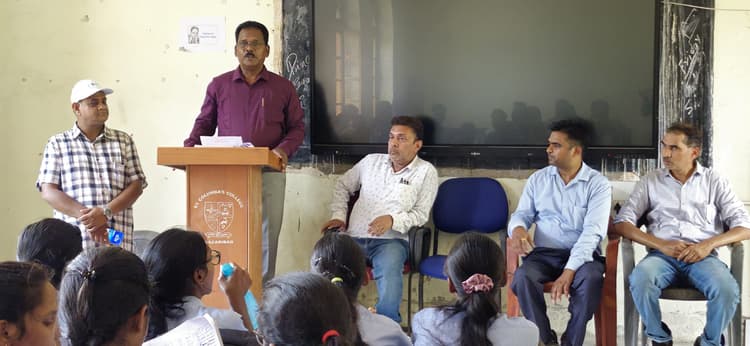 संत कोलंबा महाविद्यालय में स्लोगन लेखन प्रतियोगिता