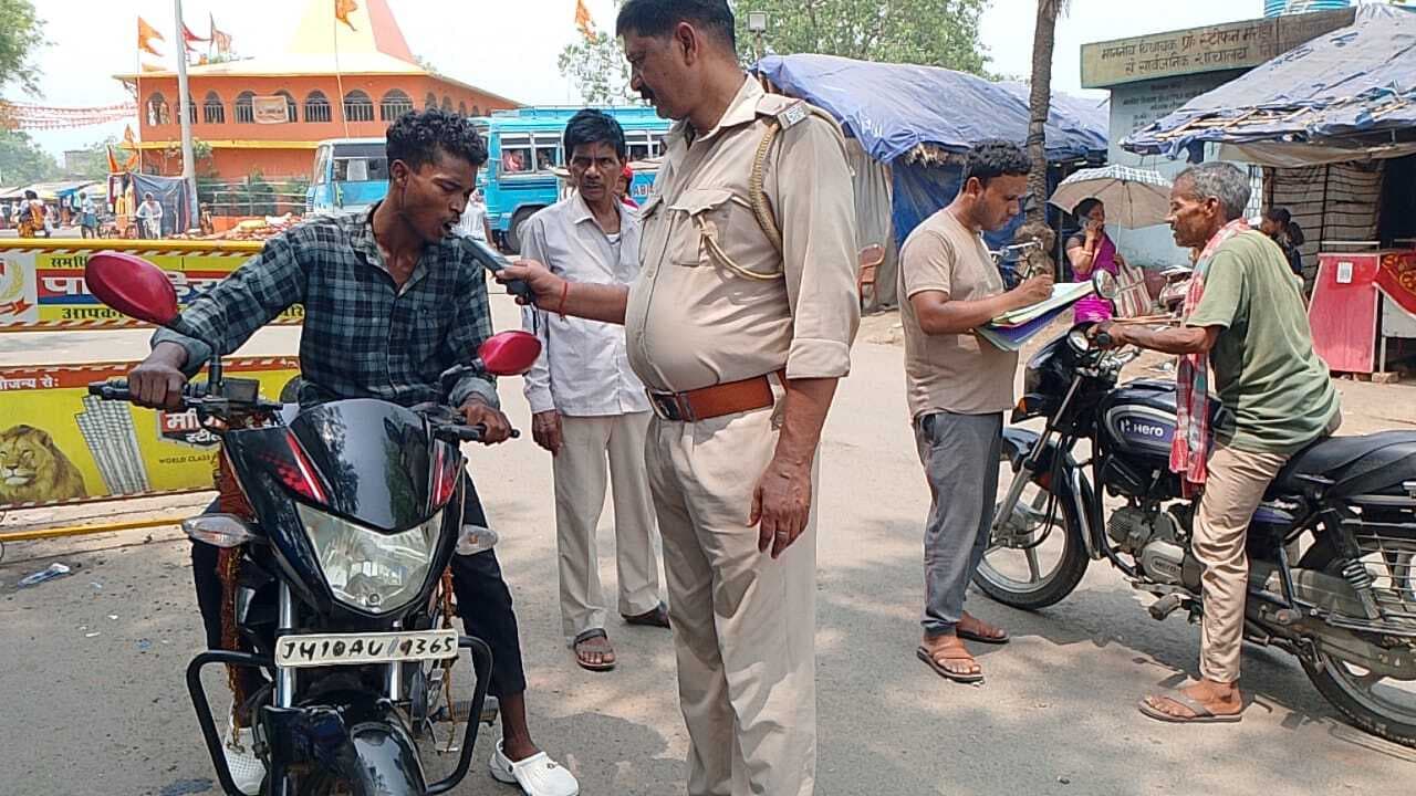 ड्रिंक एंड ड्राइव के तहत 25 वाहन चालकों की गयी जांच