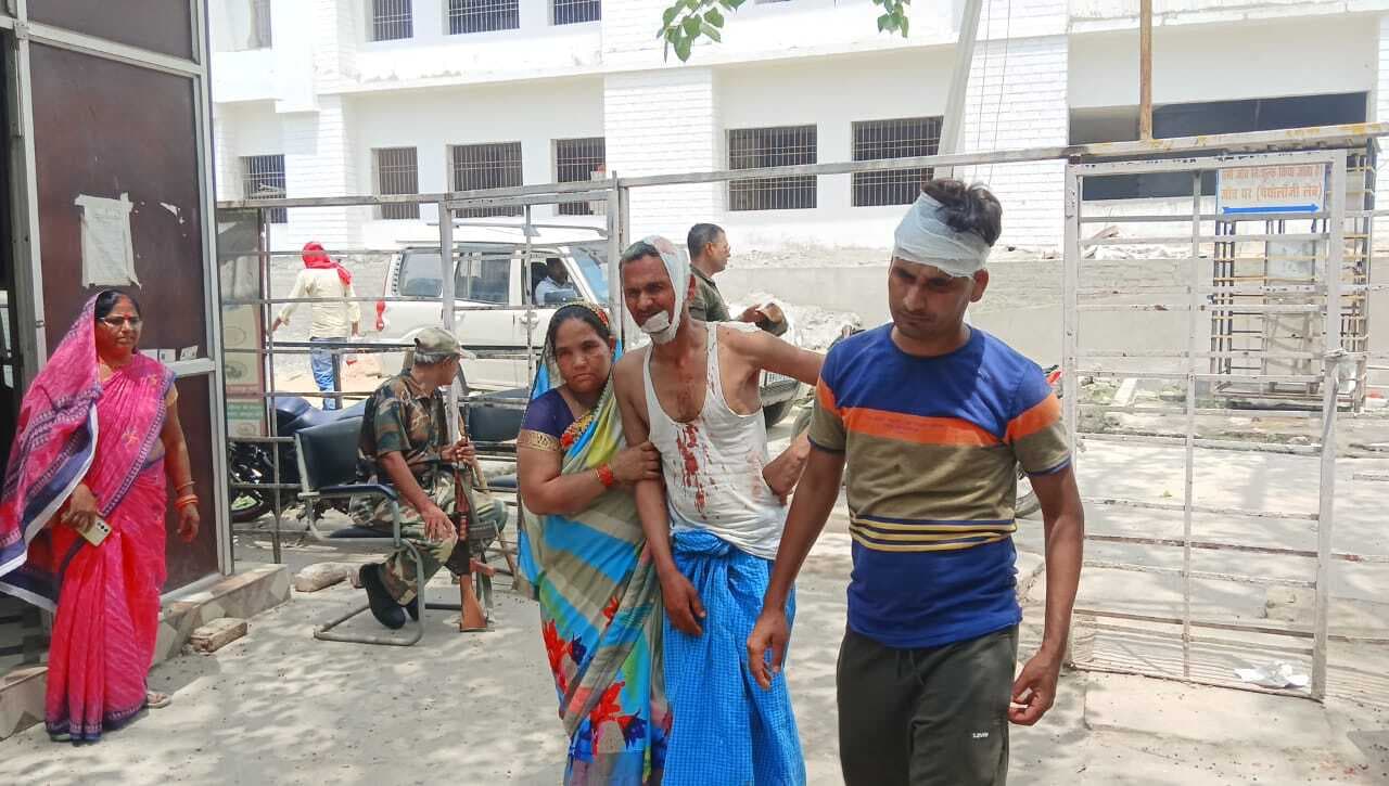 बरौली में रास्ते के विवाद में भिड़े दो पक्ष, एक-दूसरे पर हमले में छह लोग घायल