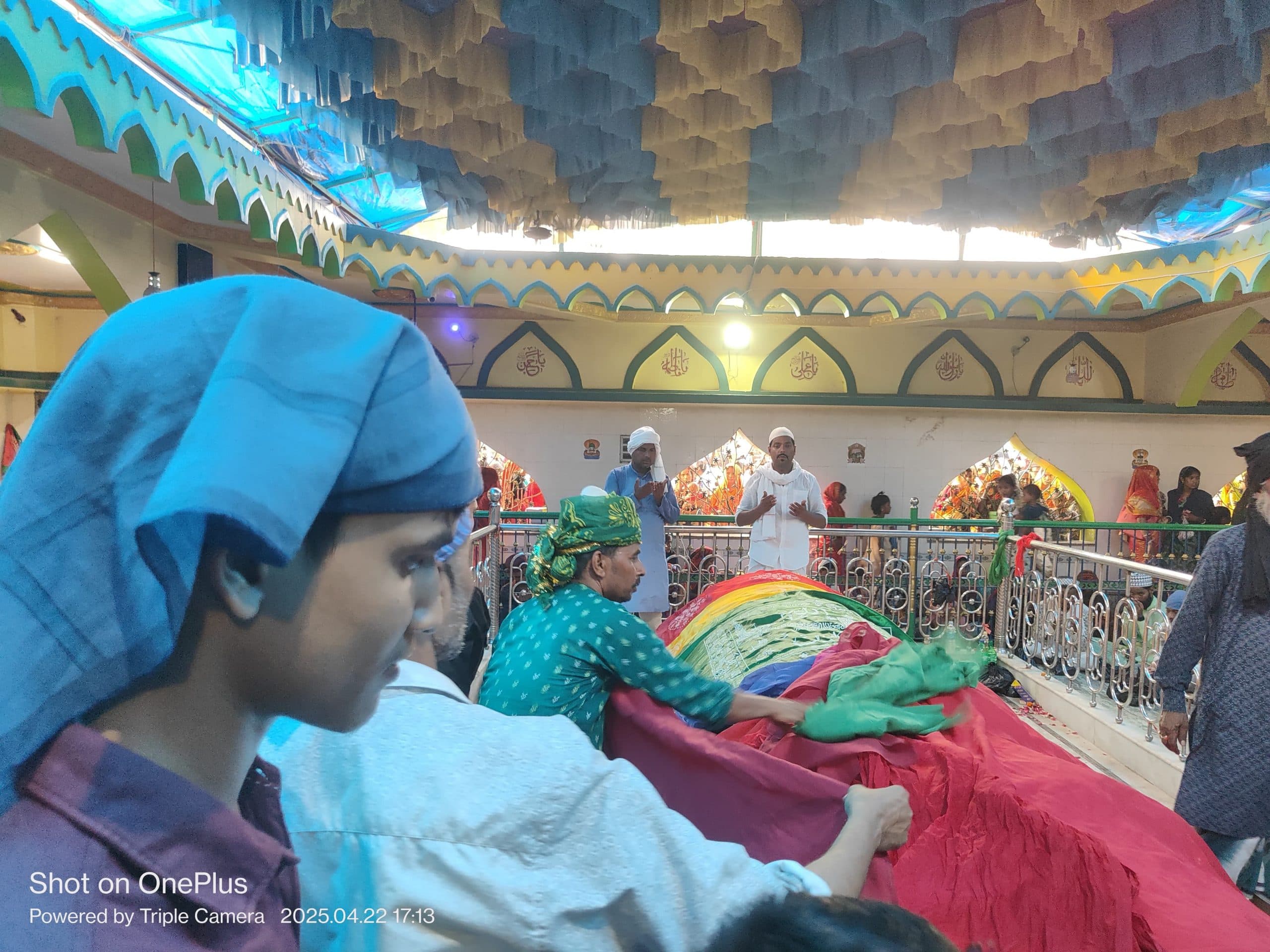 जलकी पीर मजार में की गयी चादरपोशी