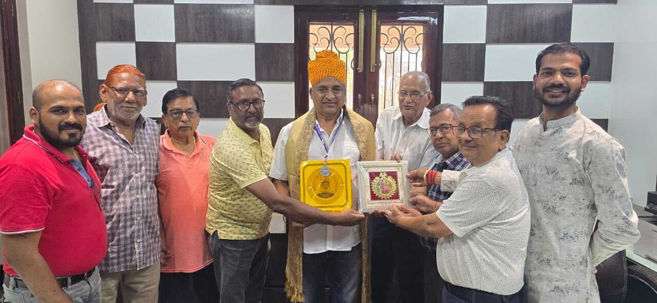 समाज रत्न  उपाधि से विभूषित होने पर मूलचंद गोलछा का किया सम्मान