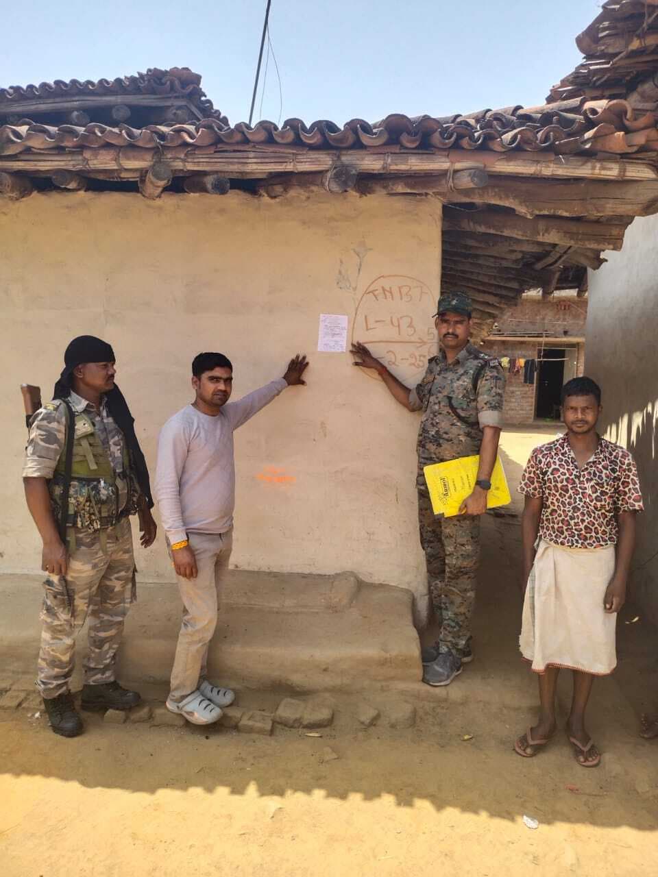 जेजेएमपी के दो उग्रवादियों के घरों पर चिपका इश्तेहार