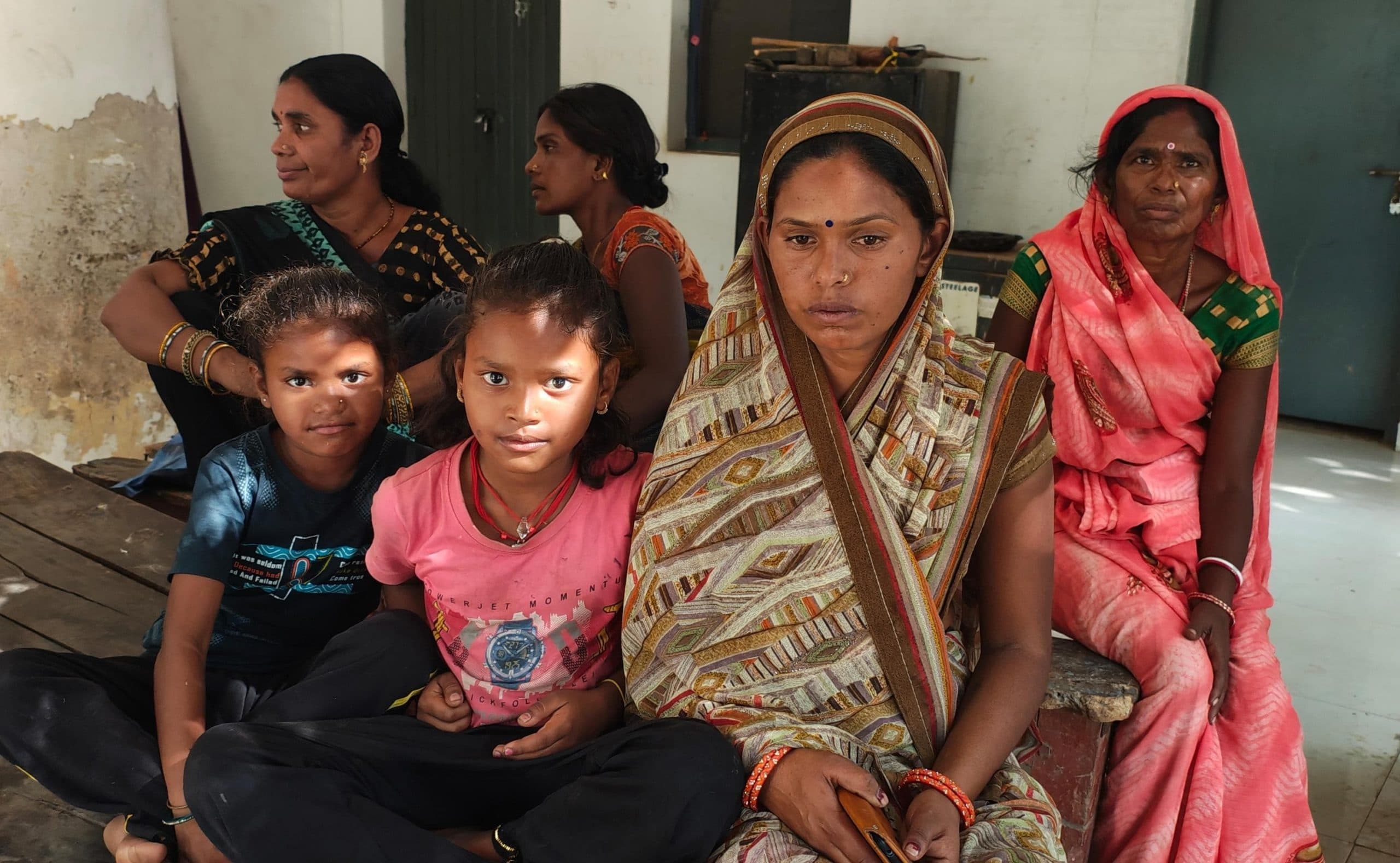 बच्चों के साथ विधवा को घर से निकला