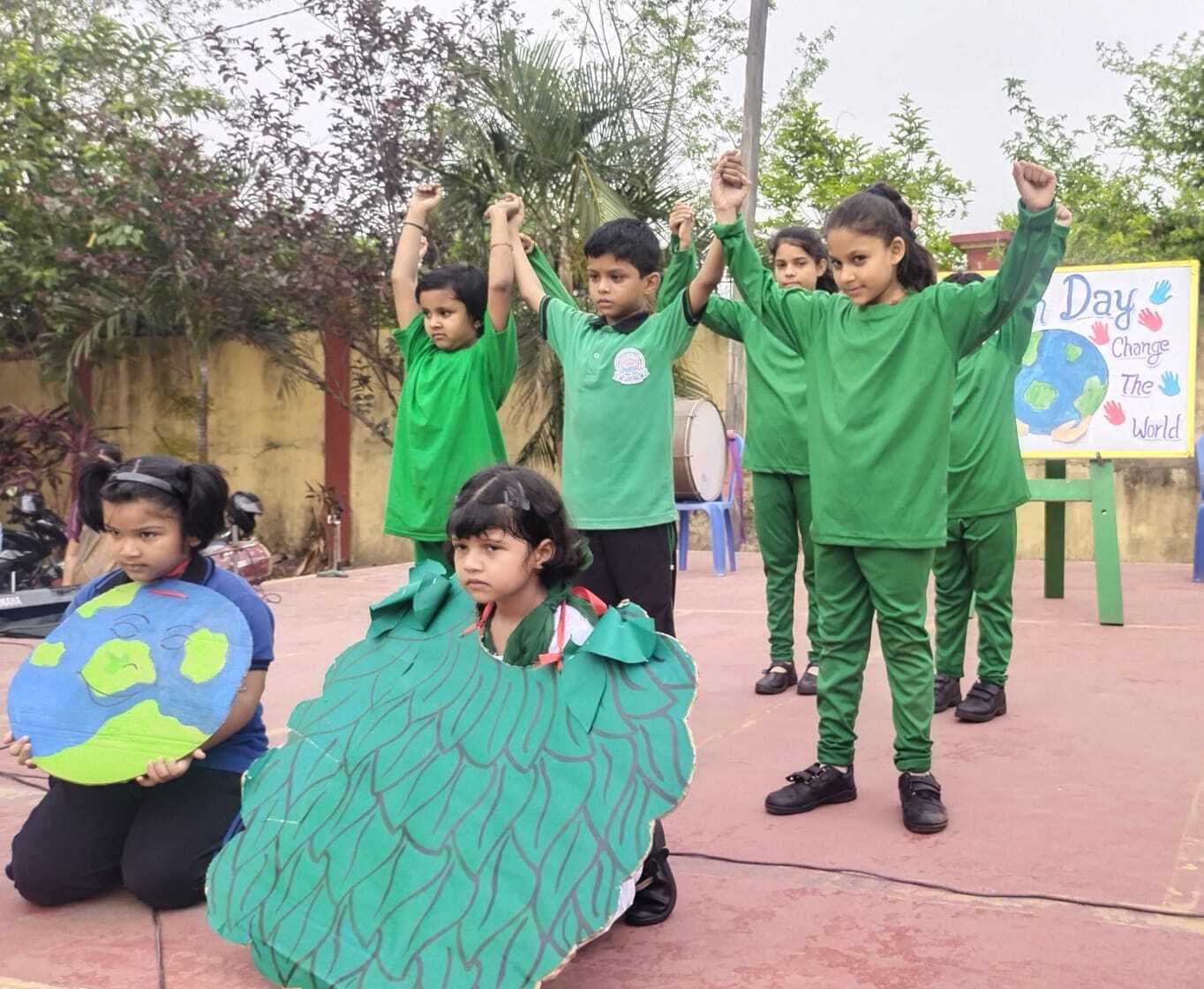 विश्व पृथ्वी दिवस पर धरती को हरा भरा रखने का लिया संकल्प