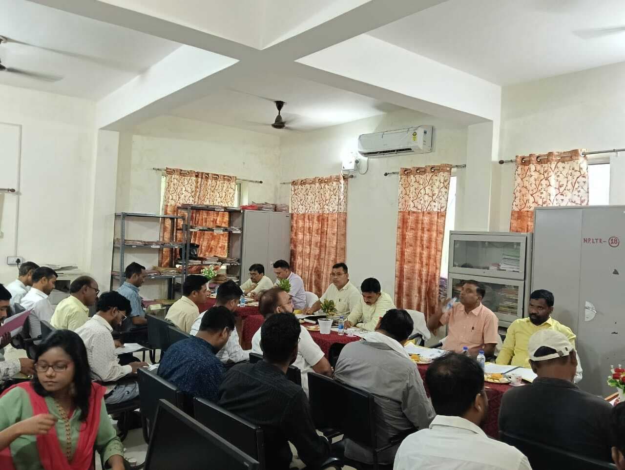 संविदा पर कर्मियों को रखने की स्वीकृति