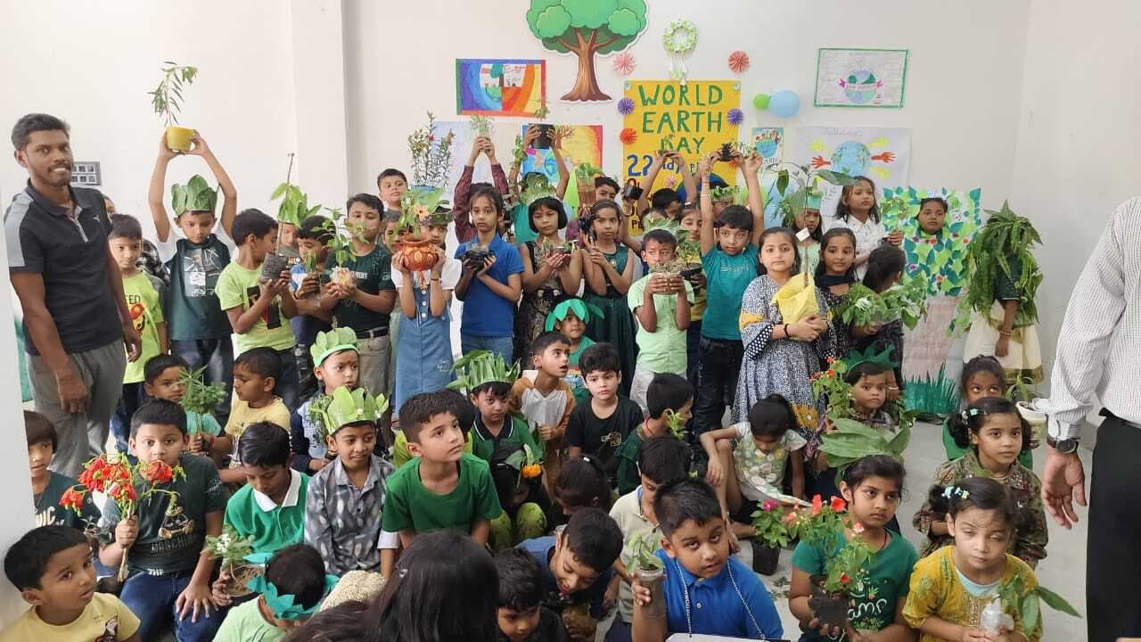 पृथ्वी दिवस पर स्कूलों में कई कार्यक्रम