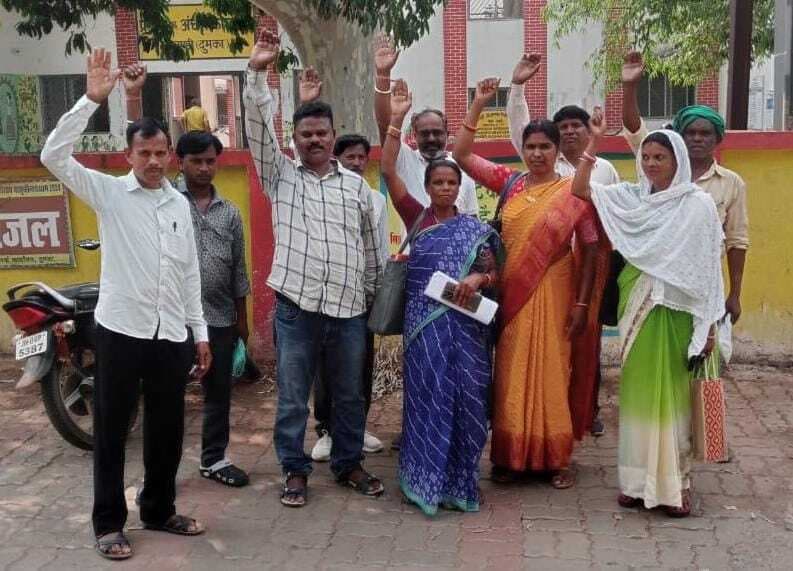 मुखिया संघ ने की लापरवाह अधिकारी को हटाने की मांगपंचायत जनप्रतिनिधि को बैठक में बुलाकर अधिकारी नहीं पहुंचे