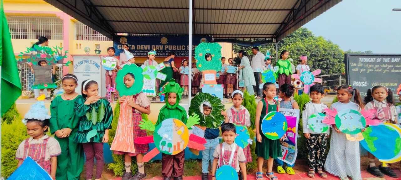 deoghar news : बच्चों ने दिया पर्यावरण संरक्षण पर संदेश