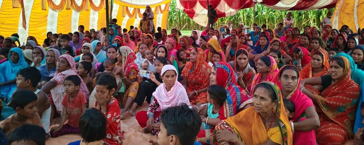 संवाद के माध्यम से महिलाएं गांव के विकास की खींच रही तस्वीर