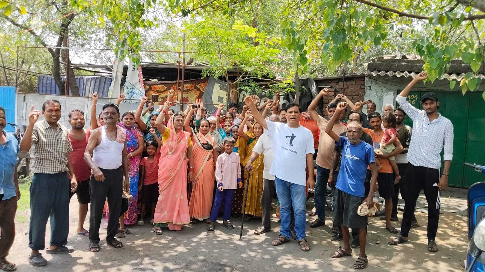 Dhanbad News: आज गोशाला बाजार में चलेगा बुलडोजर, लोगों ने एफसीआइ का पुतला जलाया