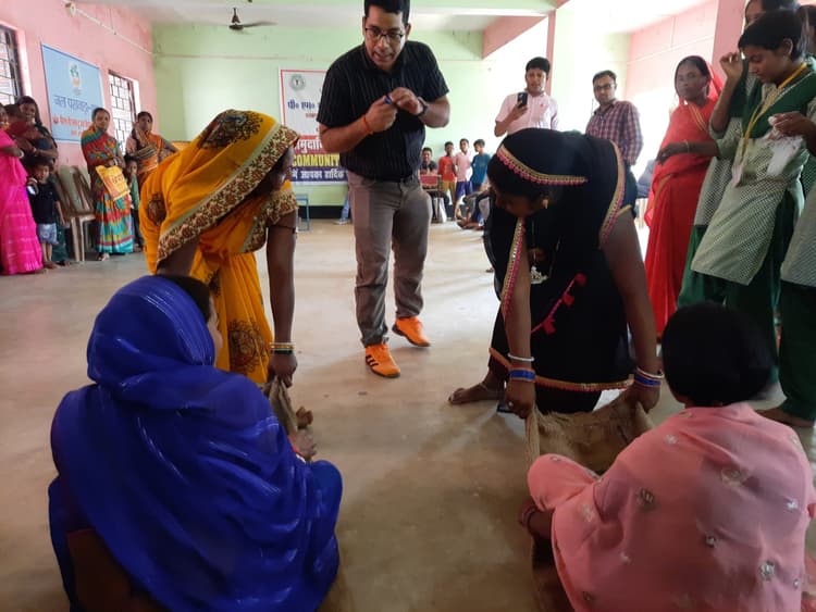 अभिभावक-शिक्षकों की बैठक में  नामांकन व उपस्थिति पर चर्चा