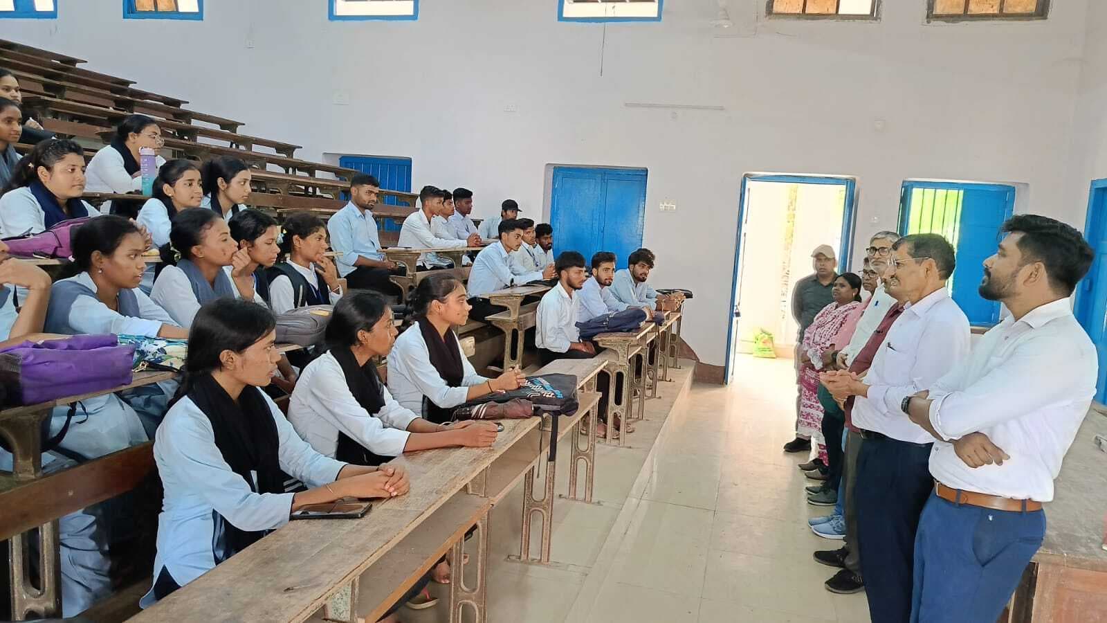 छात्र-छात्राओं ने पर्यावरण संरक्षण का लिया संकल्प