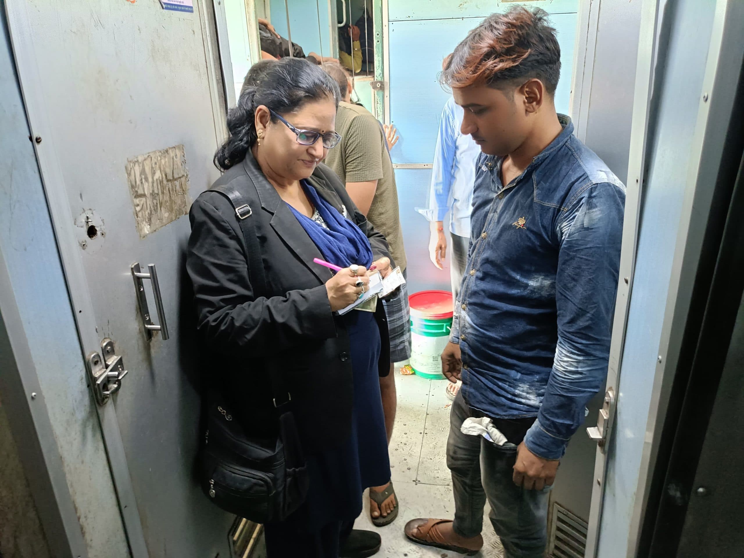 1857 बेटिकट धराये, वसूले गये 10 लाख 70 हजार