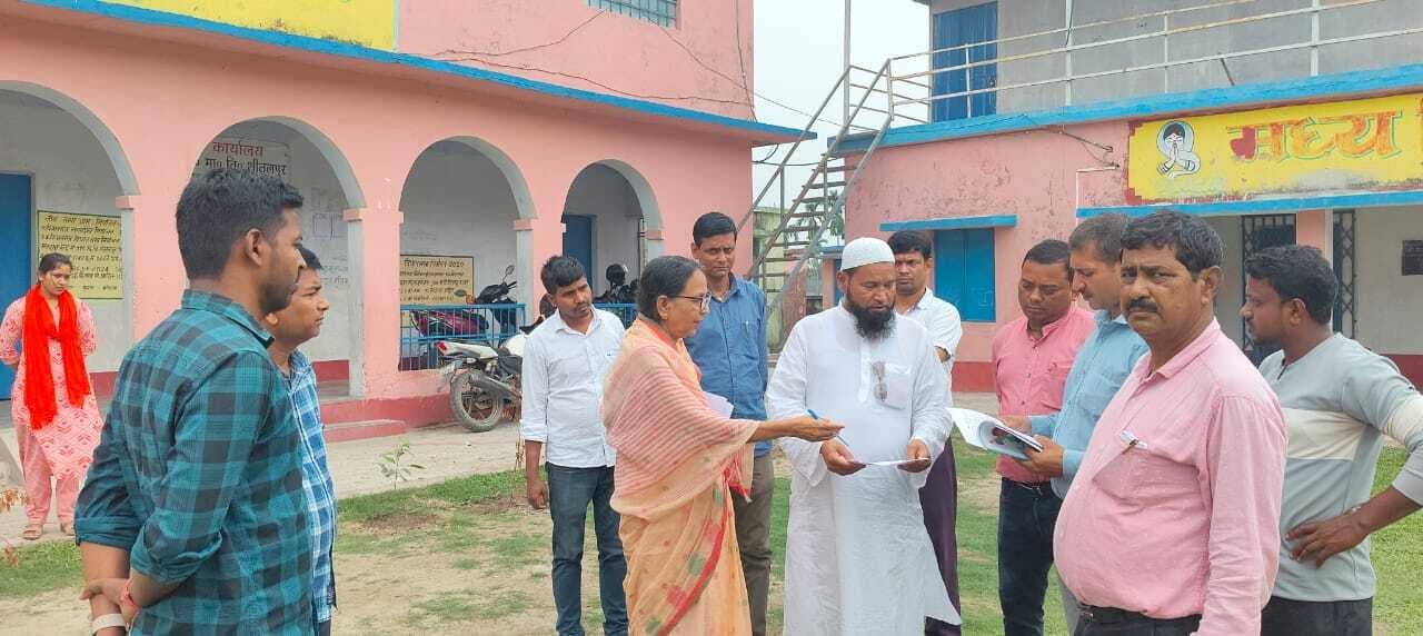 पोठिया बीईओ ने विभिन्न स्कूलों का किया निरीक्षण