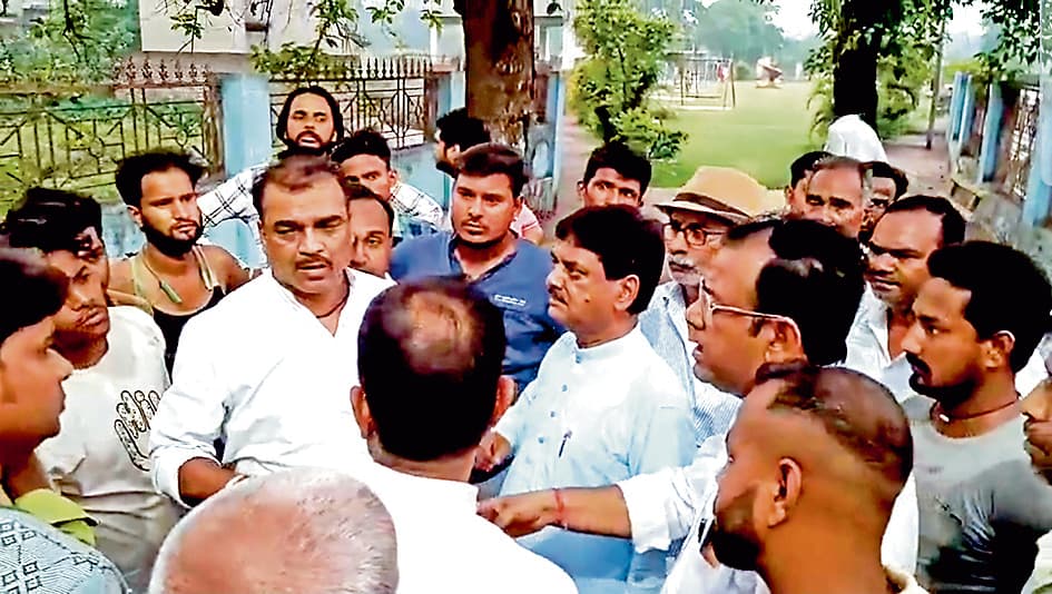 बरदही जलाशय पर भू-माफियाओं का शिकंजा, स्थानीय लोगों ने जताया आक्रोश