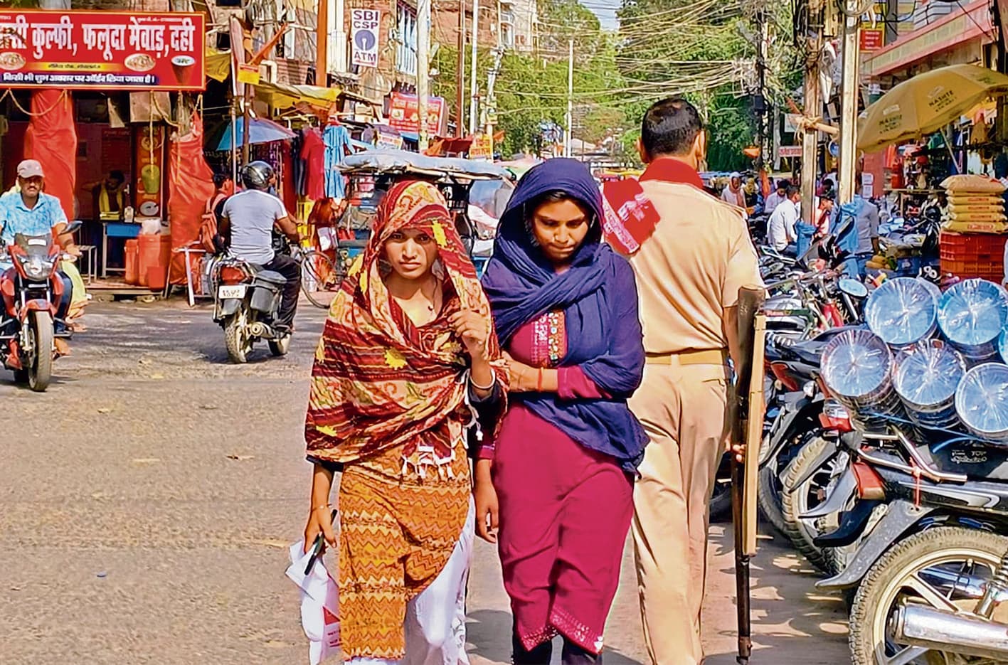 Gopalganj News : चेहरा झुलसाने वाली धूप से लोग हुए बेहाल, 40.4 डिग्री के साथ इस सीजन का रहा सबसे गर्म दिन, हीटवेव का अलर्ट