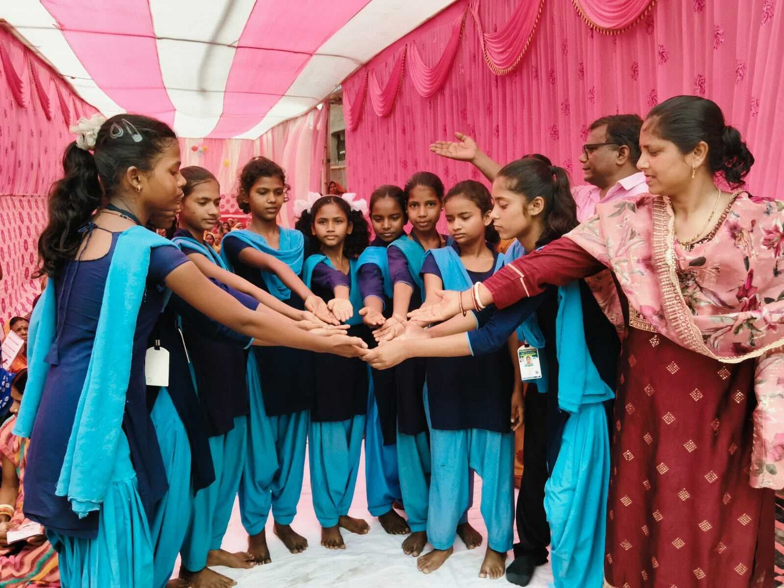 बलहा व सैदपुर में आयोजित महिला संवाद कार्यक्रम में महिलाओं ने लिया भाग