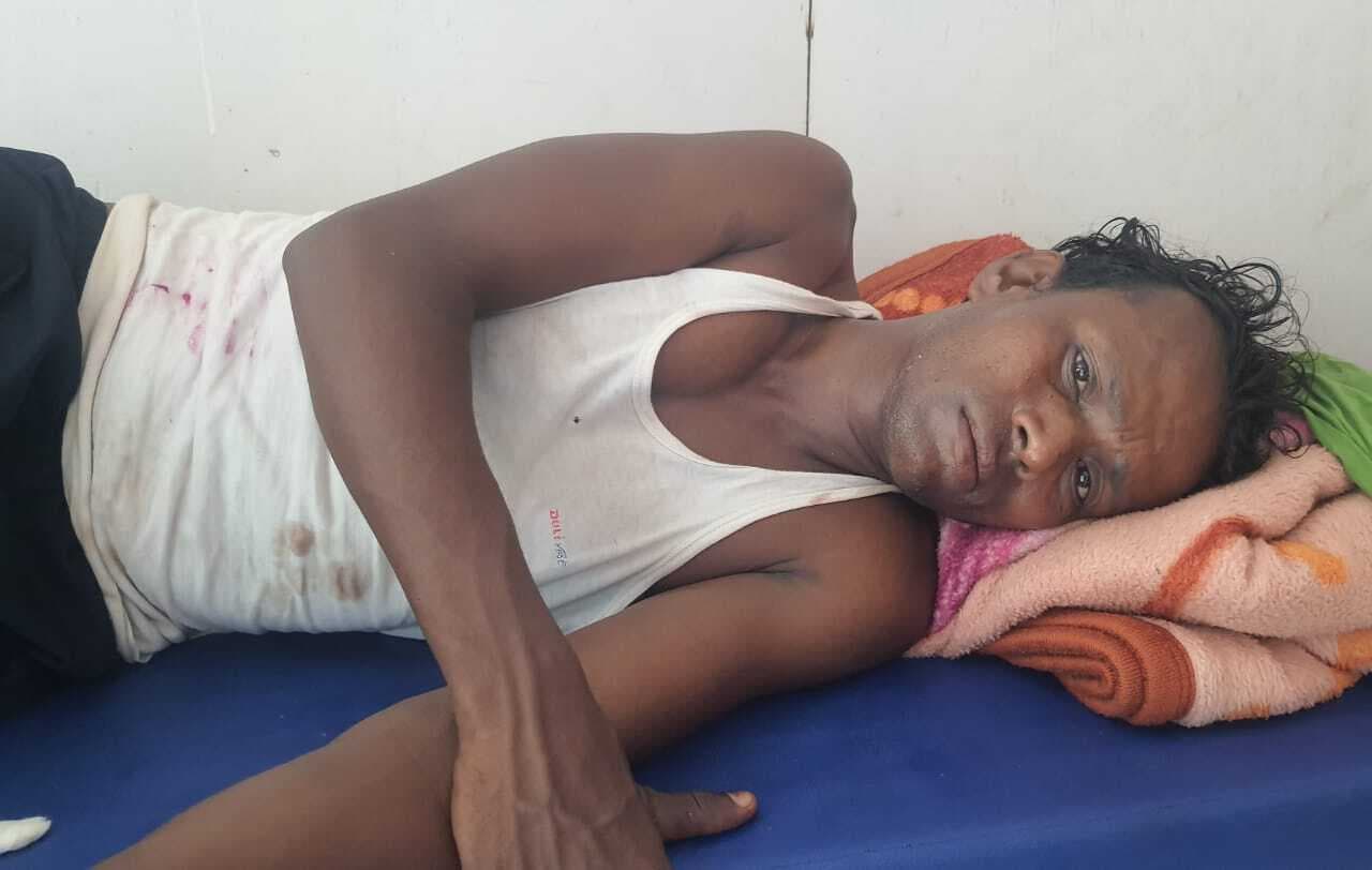 टाटा मैजिक गाड़ी की छत से गिरकर बाराती हुआ घायल