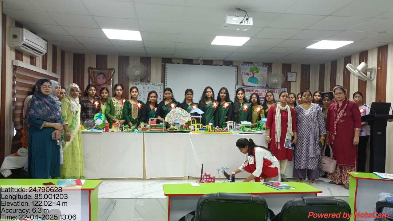 Gaya News : पृथ्वी दिवस : छात्राओं ने थ्रीडी मॉडल्स बनाकर धरती पर मंडराते खतरे को बताया