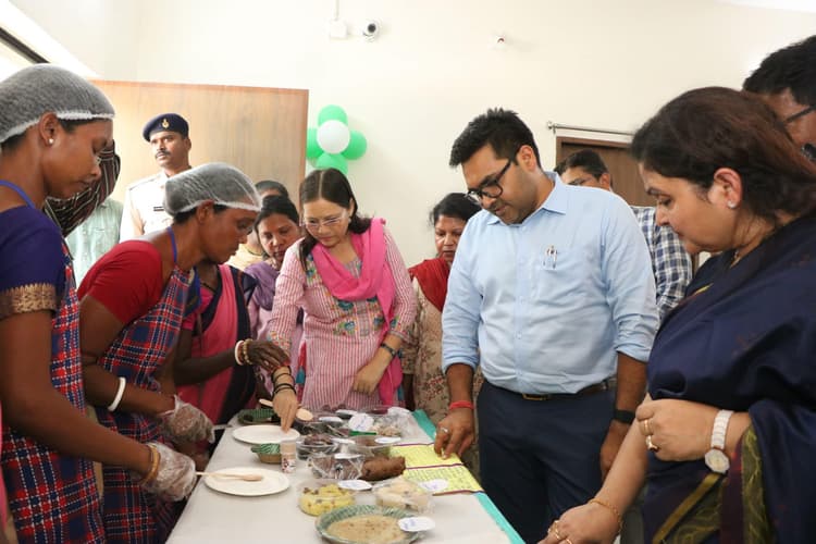 Chaibasa News : पाक कला में पुलहातू की लीलावती पहले स्थान पर