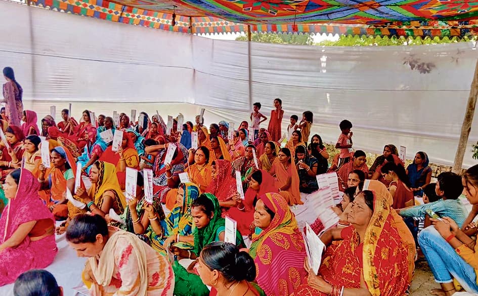 Hajipur News : 42 स्थानों पर संवाद, महिला सशक्तीकरण को लेकर योजनाओं की दी गयी जानकारी