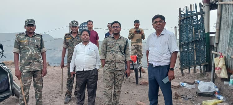 Dhanbad News:भारी पुलिस बंदोबस्ती के बीच भौंरा फोर ए पैच का कार्य हुआ चालू