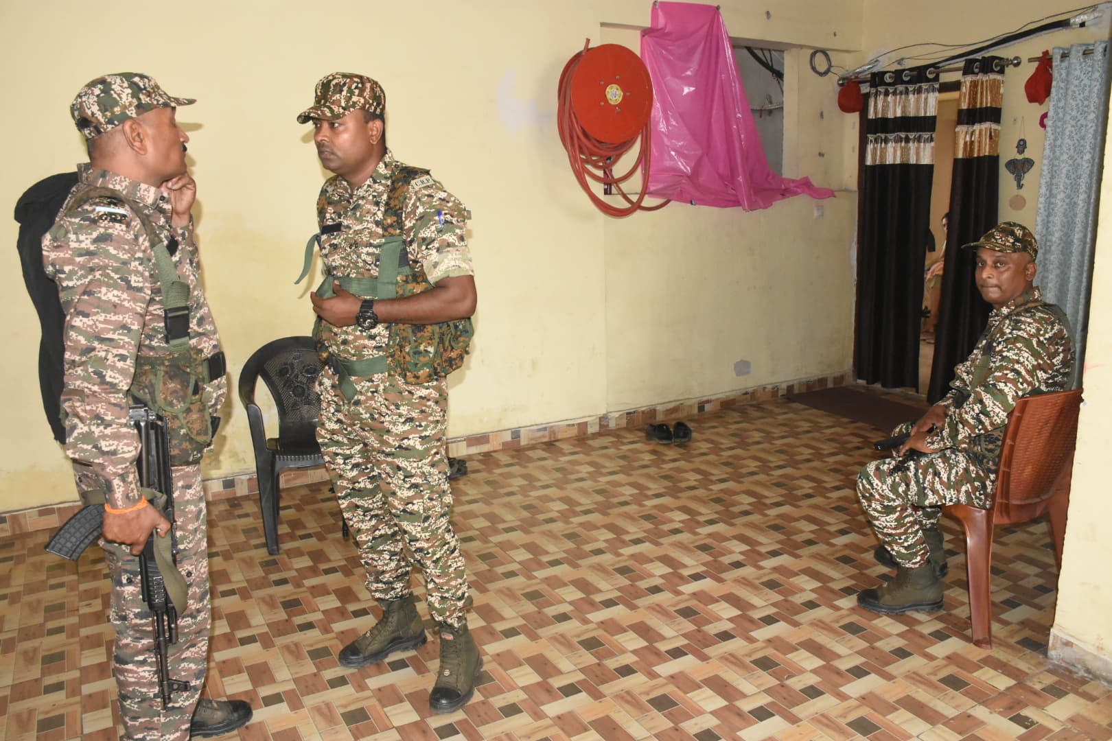 Dhanbad News : वन भूमि घोटाला में धनबाद में डीटीओ व सब रजिस्ट्रार के घर ईडी की दबिश