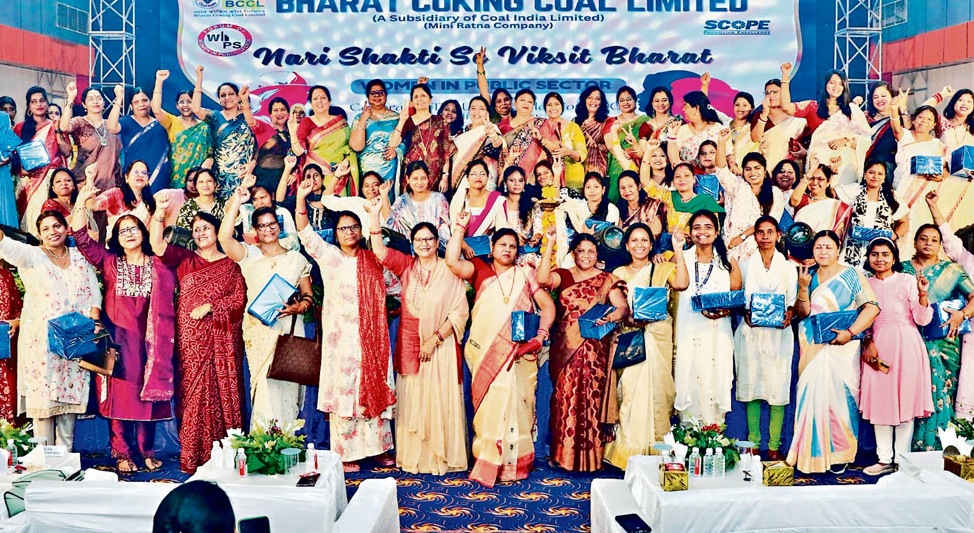 Dhanbad News : महिलाओं को हर परिस्थिति में खुद पर भरोसा कराना चाहिए : उपायुक्त