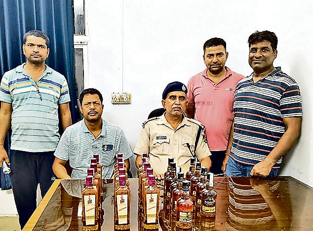 Dhanbad News: गंगा दामोदर एक्सप्रेस से अवैध शराब बरामद