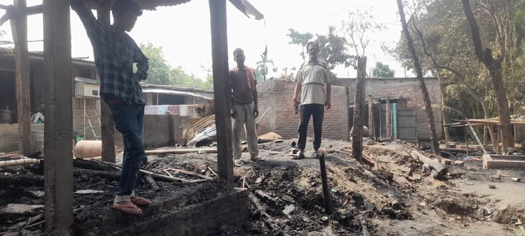 अगलगी से पांच घर जले, लाखों की क्षति