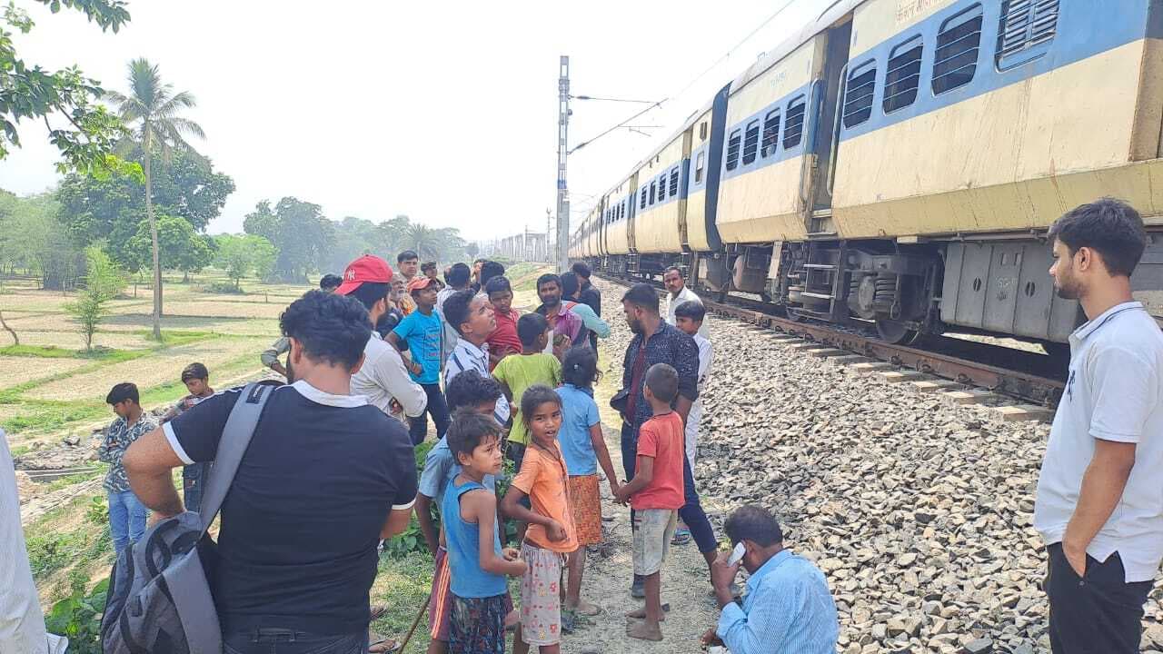 लहेरियासराय-सहरसा मेमू स्पेशल ट्रेन में आयी तकनीकी खराबी, आठ घंटे तक यात्री रहे परेशान