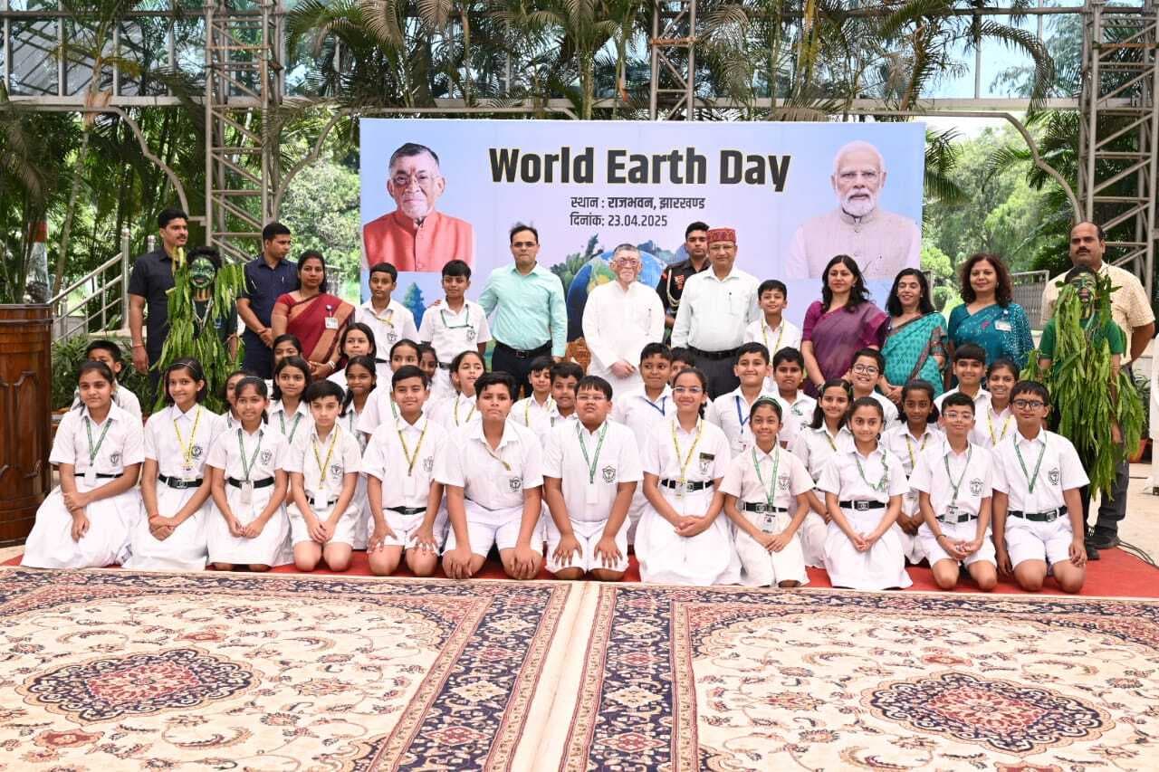Ranchi News : विद्यार्थी पर्यावरण रक्षक हैं, उनका आचरण पूरे समाज को प्रेरणा दे सकता है : राज्यपाल