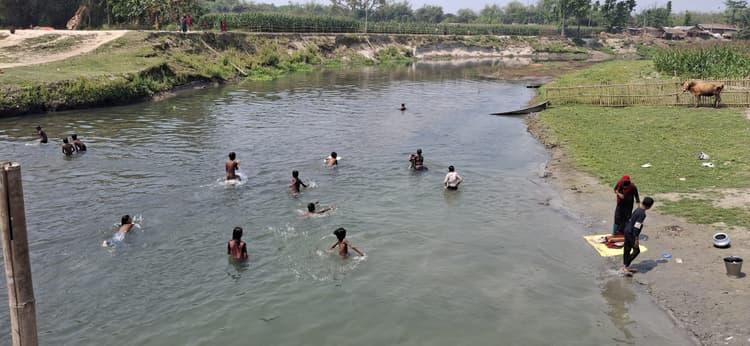 तेज धूप व गर्मी से लोग बेहाल, घरों में कैद होने को मजबूर