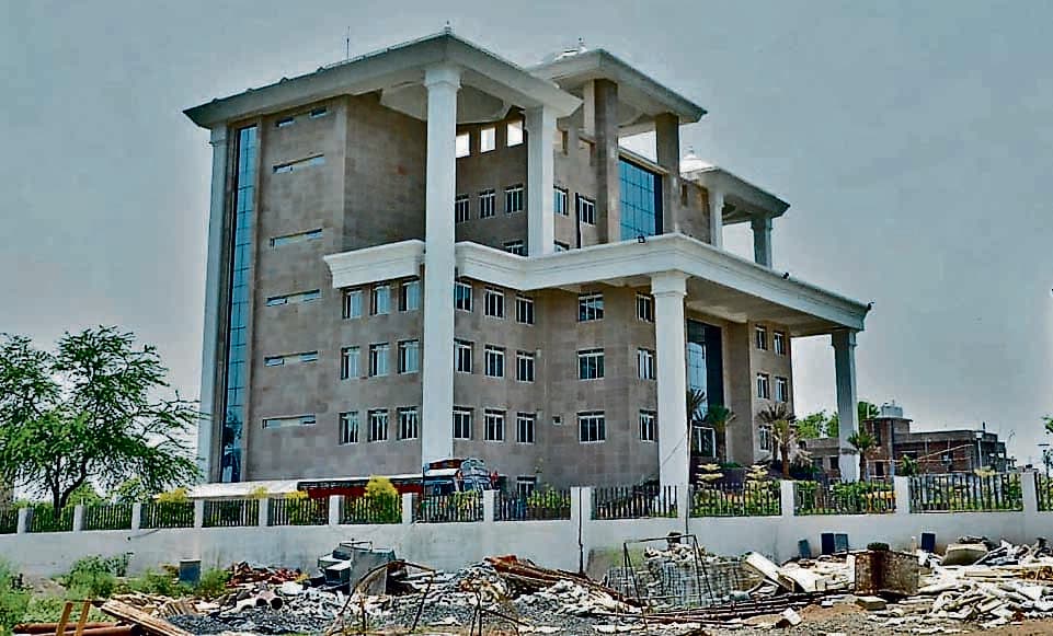 Deoghar news : अतिक्रमण कारियों को निगम की कार्रवाई का डर नहीं, जुर्माने की राशि भी जमा नहीं करा रहे दुकानदार