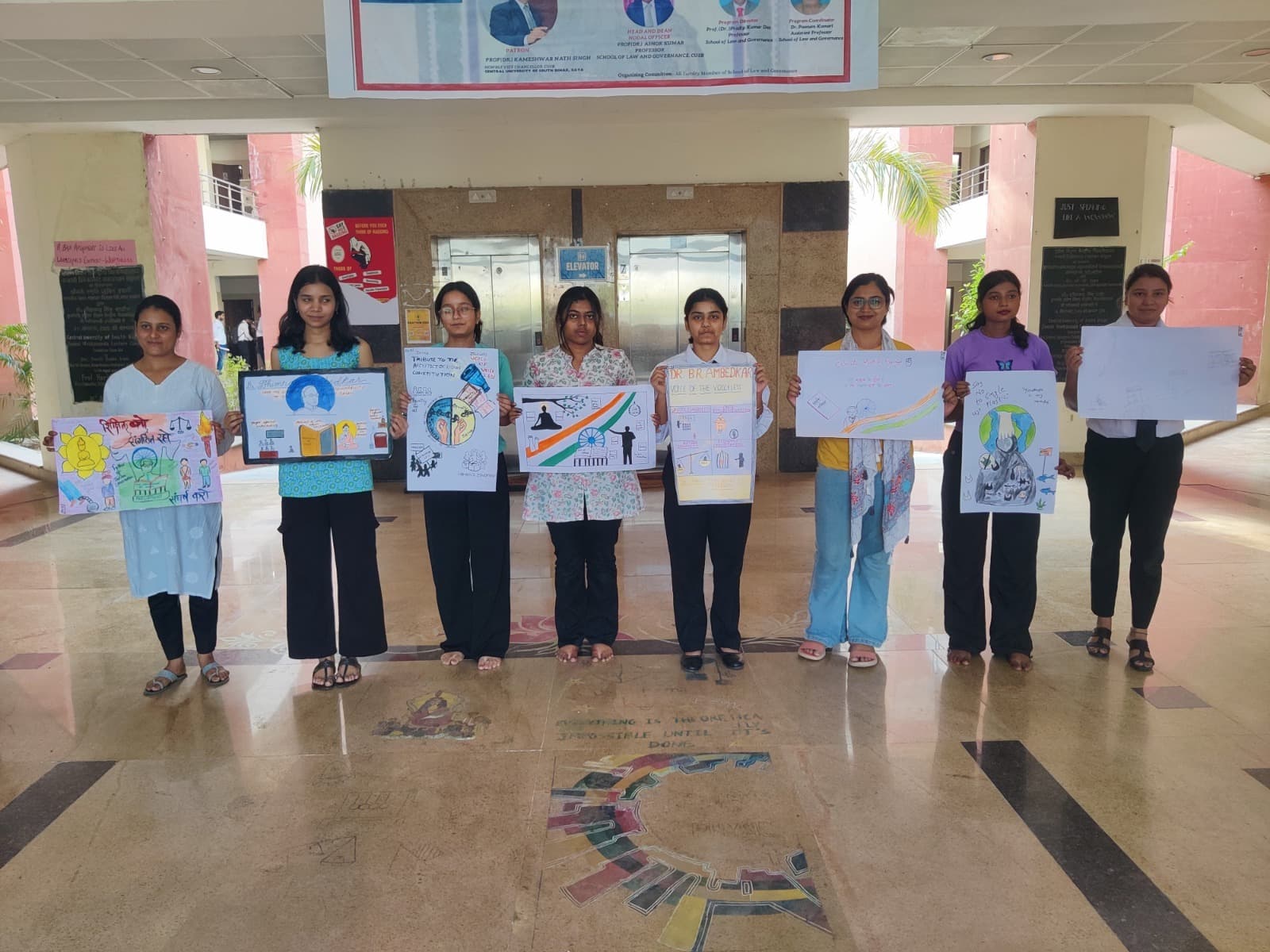 बाबासाहेब भीमराव आंबेडकर के योगदान को पोस्टर पर उकेरा