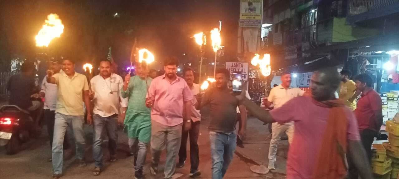 भाजपाइयों ने मशाल जुलूस निकाल पहलगाम हमले पर जताया रोष