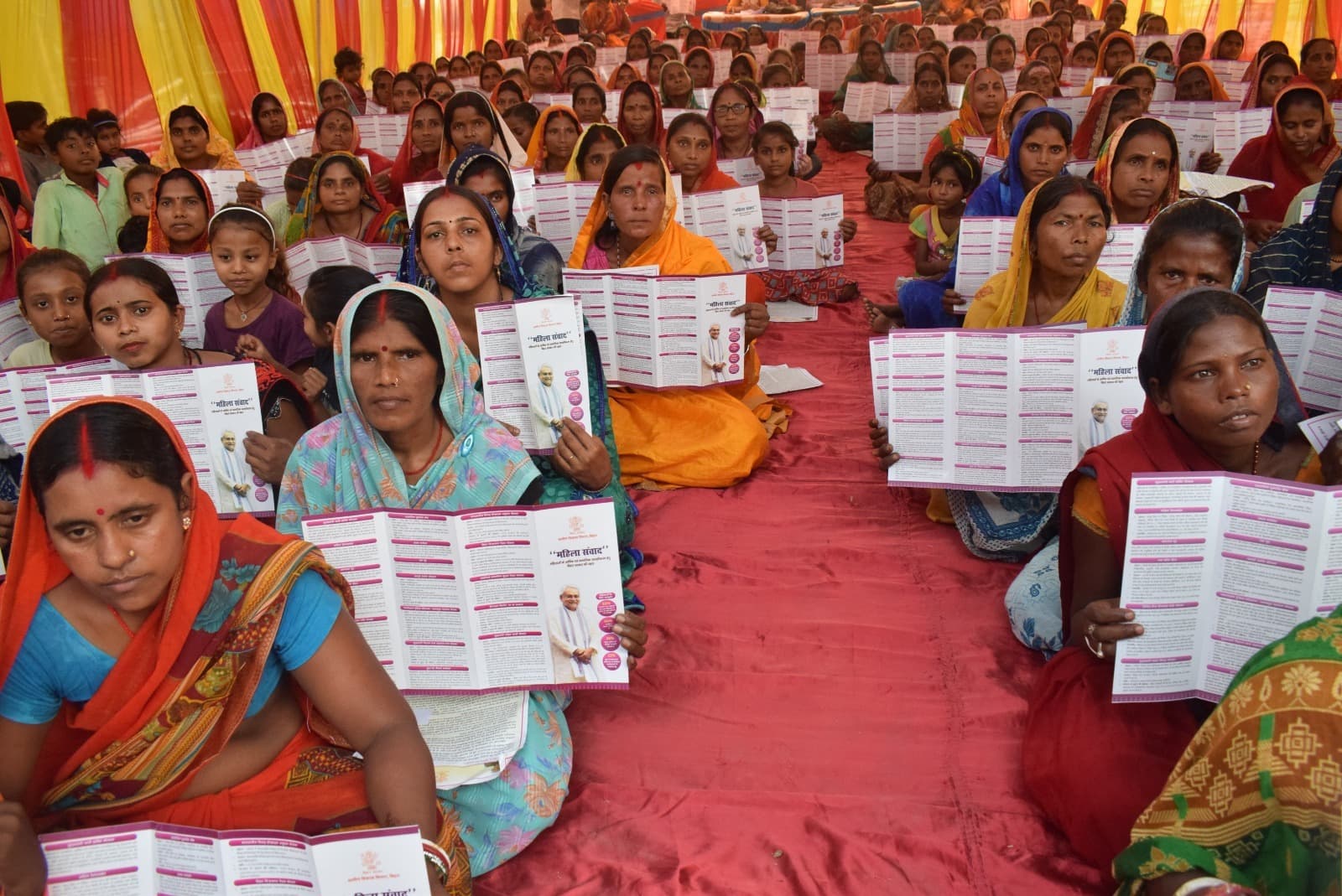 महिला संवाद: समुदाय व समाज के विकास को ले संकल्पित दिख रही महिलाएं