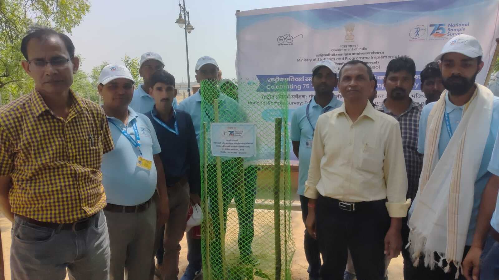 सीताकुंड में लगाये गये पौधे, हुई साफ-सफाई