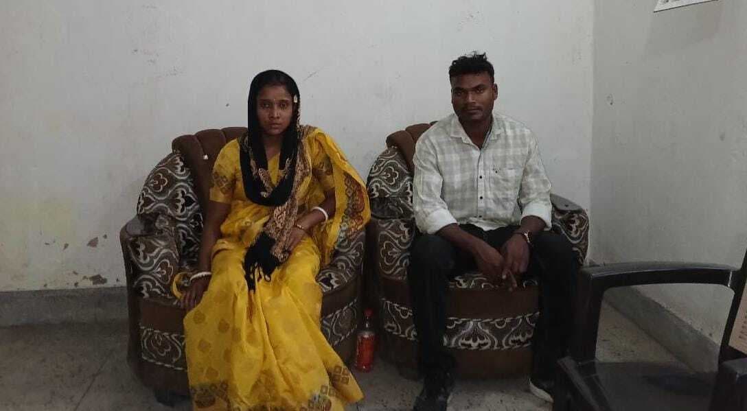 Dhanbad News: दो बच्चे की मां प्रेमी संग भागी, पुलिस ने करायी शादी