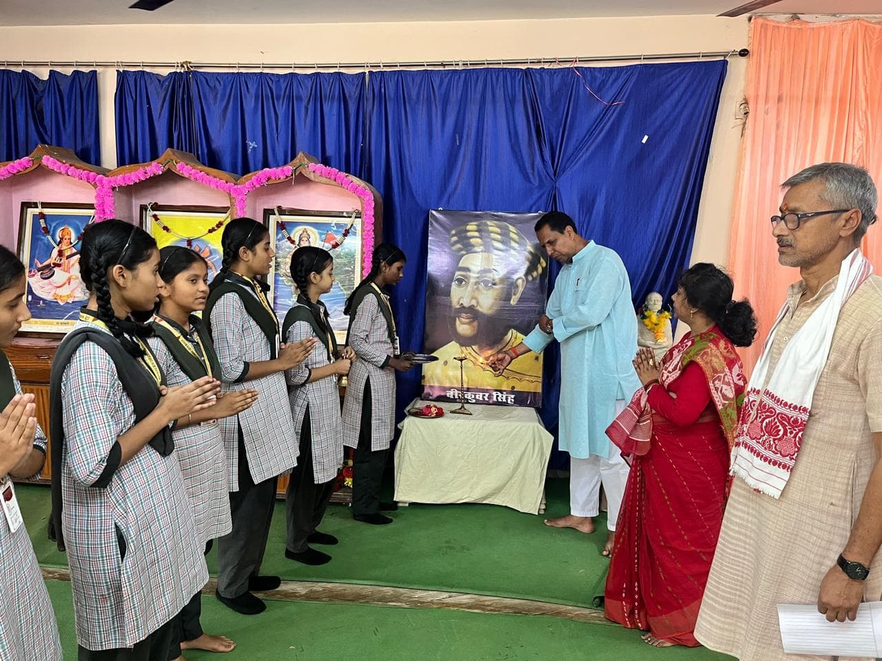 बच्चों ने एकांकी के माध्यम से वीर कुंवर सिंह को किया याद